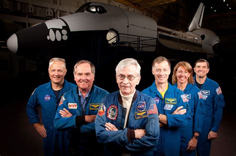 First, last space shuttle crews meet for 'bookend' photos | collectSPACE