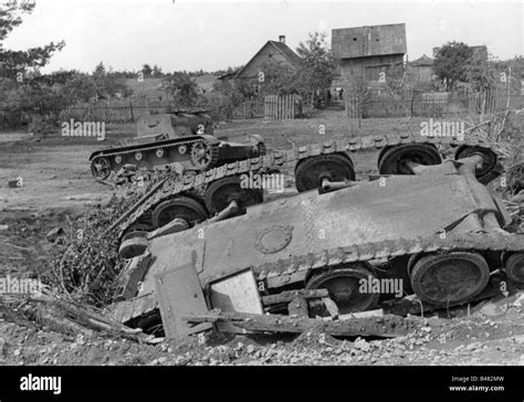 events, Second World War / WWII, Russia 1941, destroyed Soviet tanks Stock Photo: 19846761 - Alamy