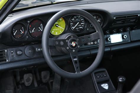 DP Motorsports Porsche 911 964-dash