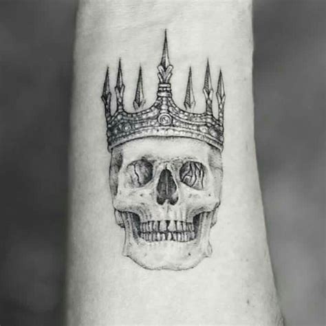 Share 82+ skull tattoo with crown super hot - in.coedo.com.vn