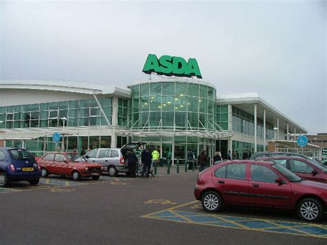 Supermarket in the centre of Hatfield © Robin Hall :: Geograph Britain ...