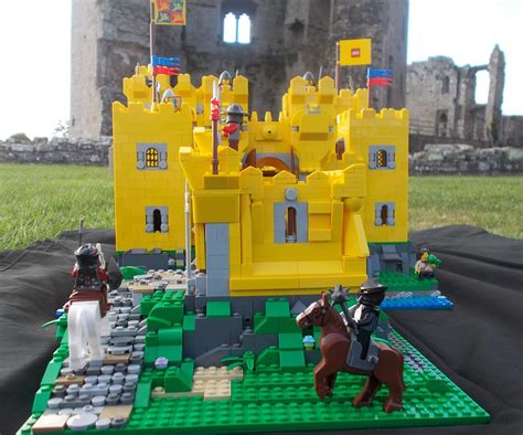 MOC: The Yellow Castle - LEGO Historic Themes - Eurobricks Forums