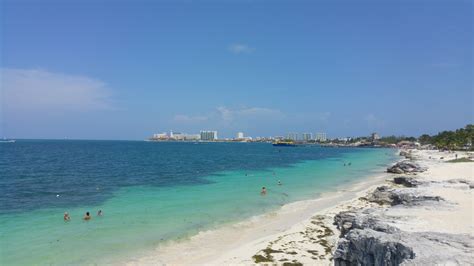 Cancun gorgeous white-sand beaches : Mexico | Visions of Travel