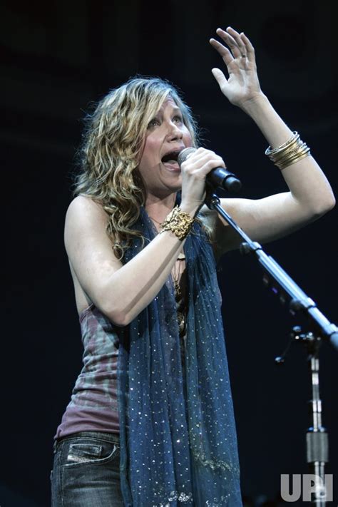 Photo: SUGARLAND PERFORMS IN CONCERT - WPB2006111202 - UPI.com