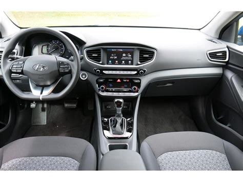 2017 Hyundai Ioniq: 192 Interior Photos | U.S. News