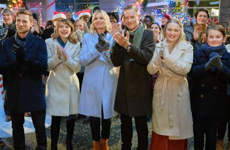 Hallmark Channel's My Christmas Family Tree (2021): Stars, Premiere ...