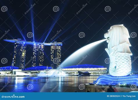 Merlion Statue in Marina Bay at Night Editorial Stock Image - Image of ...