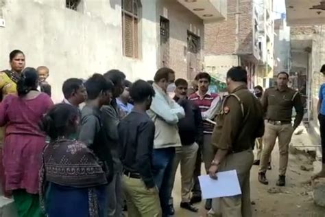 Ghaziabad: Man found dead alongside his daughter, police suspect murder and suicide