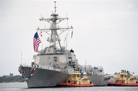 SAN DIEGO (Aug. 21, 2014) The guided-missile destroyer USS Pinckney (DDG 91) returns to Naval ...