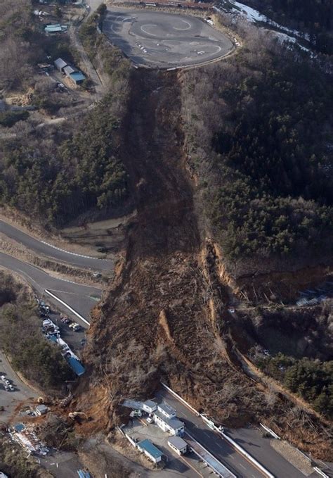 Fukushima: Powerful earthquake rocks Japan weeks from disaster anniversary - BBC News