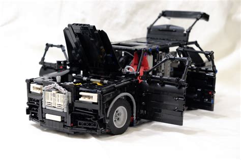 LEGO MOC Rolls Royce Cullinan MOC by Isaac Yaw | Rebrickable - Build ...