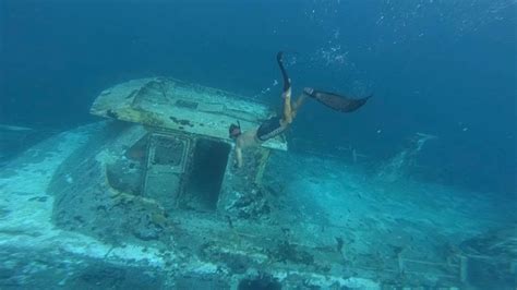 Divers Explore Sunken Ship Wreck - YouTube