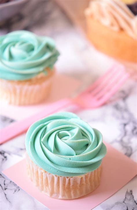 one-bowl-vanilla-cupcakes-with-teal-frosting | A Touch of Teal | Vanilla cupcakes, Teal cupcakes ...