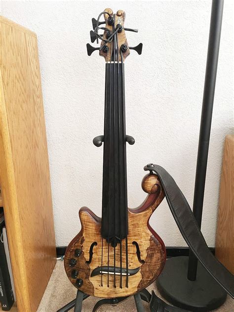 Show Your 5 String Short Scale Bass! | TalkBass.com