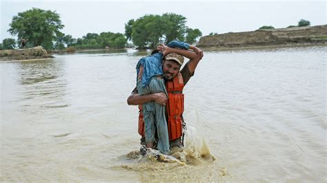 Flash floods kill 550 in Pakistan in heaviest rains in decades | CNN