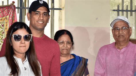 Ms Dhoni Family Photo