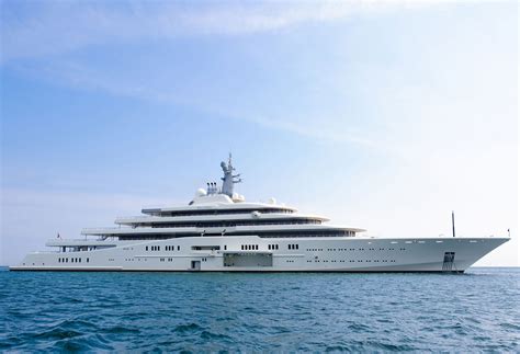 Imposing 162M Giga Yacht DUBAI at anchor in Dubai — Yacht Charter ...