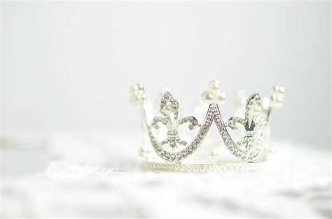 Tiara vs. Diadem: Decoding the Difference