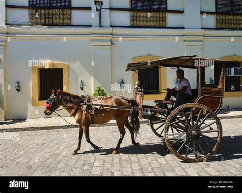 Kalesa horse carriages in Calle Crisologo, Vigan, Ilocos Sur ...