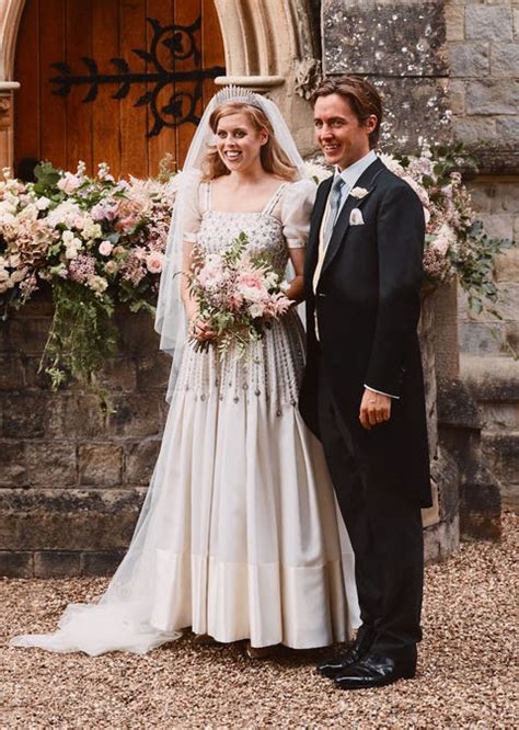 Princess Beatrice's Wedding Dress Photos - Pictures of Beatrice's ...