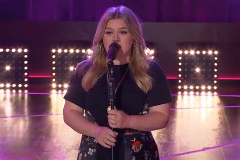 Watch Kelly Clarkson's Cover of 'Dream a Little Dream of Me' | NBC Insider