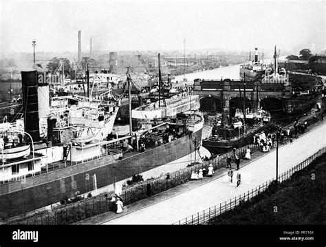 Latchford Locks, Manchester Ship Canal in Warrington early 1900s Stock ...