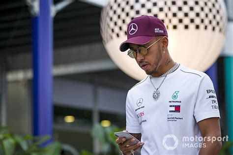 Singapore win silenced Hamilton lifestyle critics - Wolff