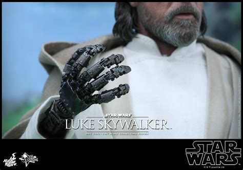 Star Wars: The Force Awakens - Luke Skywalker by Hot Toys - The Toyark ...