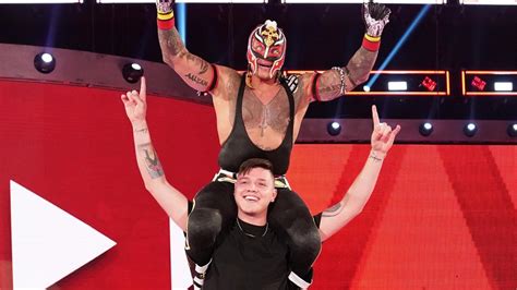 Various: Rey Mysterio on His Son Training to Become a Pro Wrestler, New Japan News, Indies – TPWW