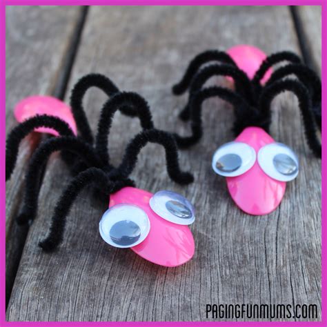 Cute BUG Craft - using Spoons and Pipe Cleaners!