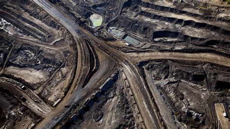 Alberta to Limit Oil-Sands Emissions in Climate Policy Revamp - Bloomberg