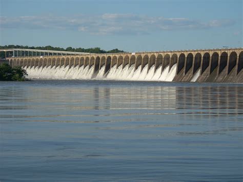 ART in the WIND: Scenic North Alabama: Wilson Dam at Florence, Alabama, May 4, 2010