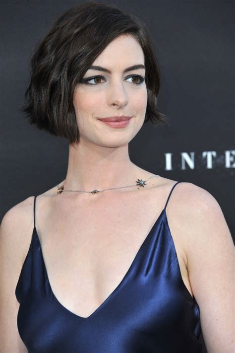 Anne Hathaway Hairstyles: Short & Long Haircuts on Anne Hathaway