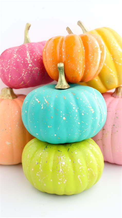 A Kailo Chic Life: DIY It - Gold Splatter Painted Pumpkins