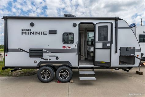 Winnebago Micro Minnie 2106S