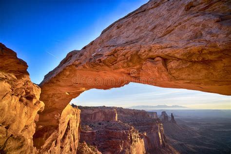 Sunrise at Mesa Arch, Winter Stock Photo - Image of arch, win7: 93162668