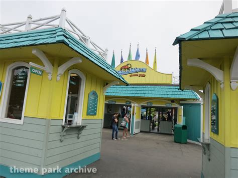 Entrance at Wild Waves Theme Park | Theme Park Archive