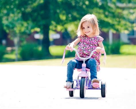 Boy And Girl On Tricycle - HooDoo Wallpaper