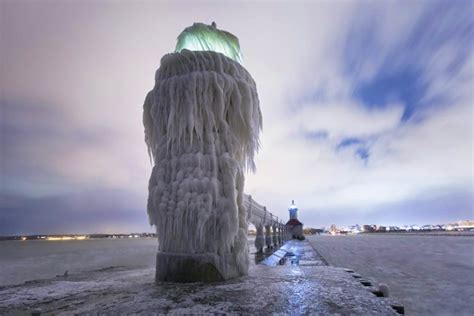 Photographer shares stunning images of the Saint Joseph Lighthouse on Lake Michigan encased in ...