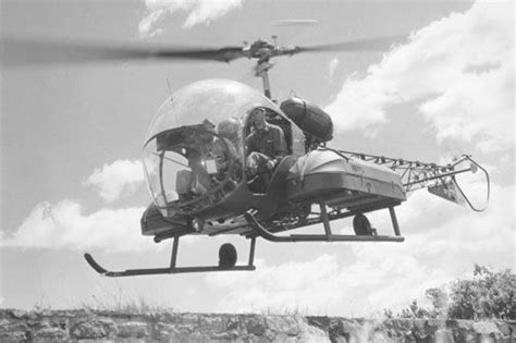 war helicopters designs:Bell 47(01-3G)medevac inflight | Helicopter ...