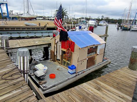 shantyboat.jpg (1000×750) | Shanty boat, Pontoon houseboat, House boat