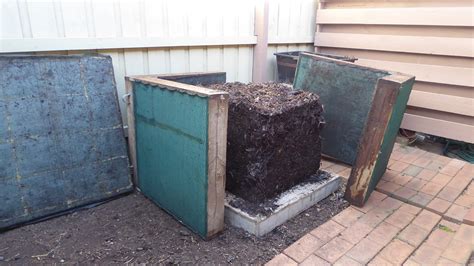 Garden Ecobeds: Build a Hot Compost Bin.