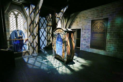 This Epic Harry Potter Exhibit Sorts You Into a Hogwarts House and Mystifies Fans With Costumes ...