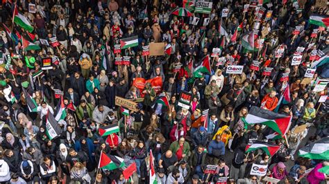 Pro-Palestinian protestors calling for ceasefire gather across the ...