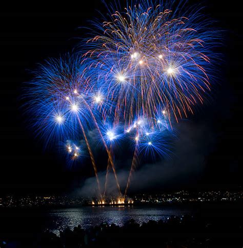 62,600+ Blue Fireworks Stock Photos, Pictures & Royalty-Free Images ...