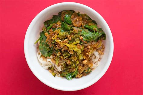 Vegetarian Shan Noodle Salad Recipe