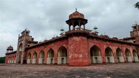 Akbar Tomb - History, Tickets, Architecture, Sightseeing, Location | Adotrip