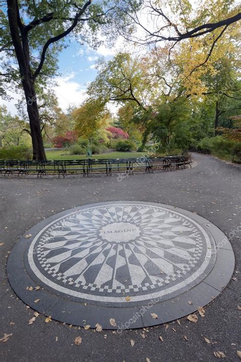 Strawberry Fields Central Park, New York City – Stock Editorial Photo © superbo #37982311