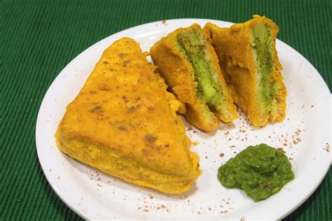 Bread Pakora - Aloo Stuffed Bread Pakora - Easy Pakora Recipe