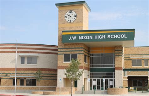 File:Renovated J. W. Nixon High School, Laredo, TX IMG 7413.JPG ...